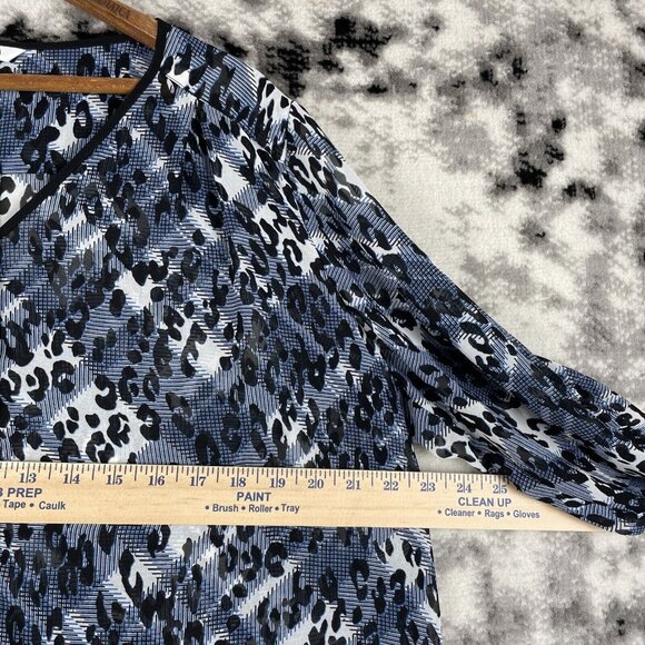 Cabi Blouse Womens Size Large Button Up‎ Sheer V-Neck Animal Print Polyester - Picture 2 of 10